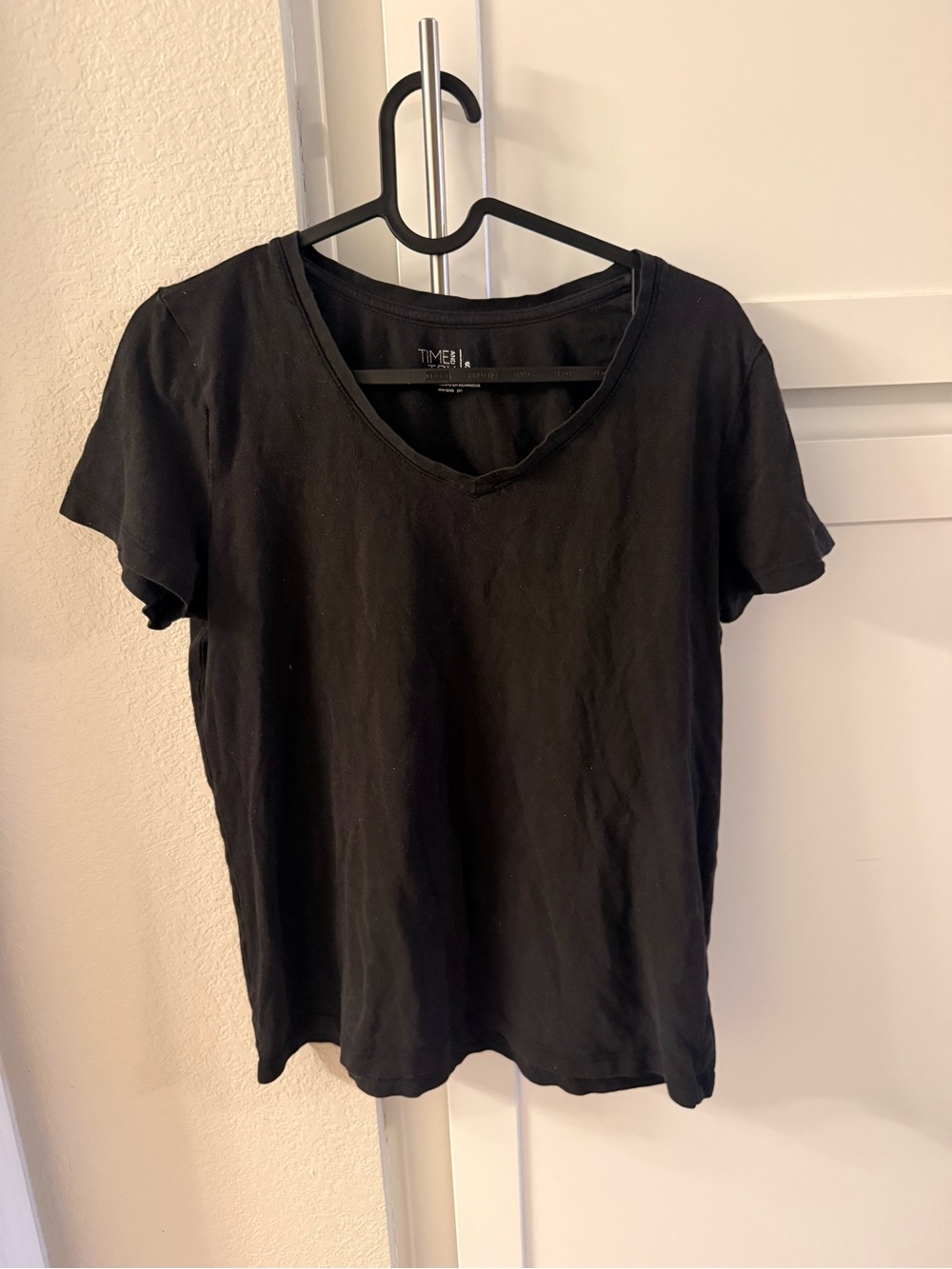 Time and Tru Black V-Neck Short Sleeve Tee